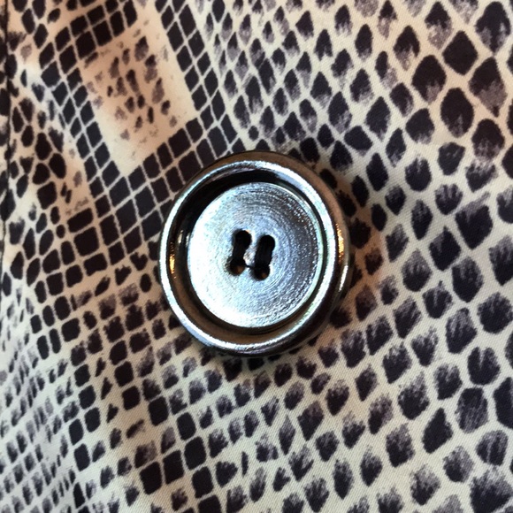 New Dress Barn Large satin short animal print snakeskin print trench barn jacket - Picture 3 of 12